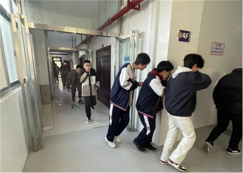 渭南工業(yè)學校綜合高中部消防逃生演練通訊�?1)546.png